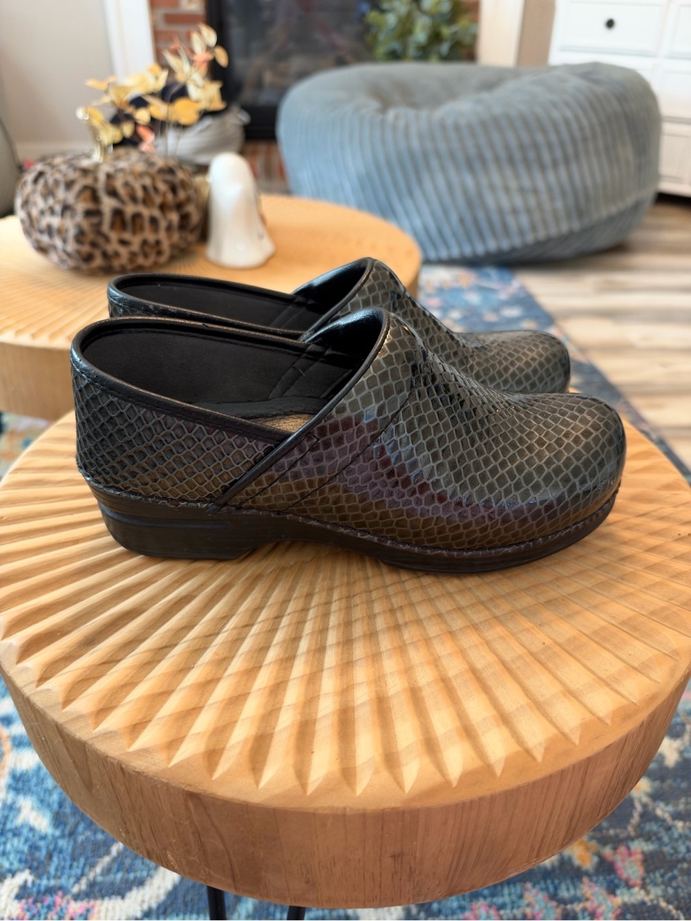 Dansko Pro XP clogs dark metallic/gray snakeskin patent leather Size 39/8.5 - Picture 6 of 11